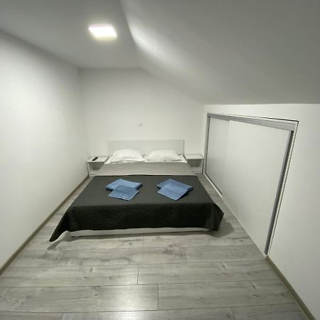 Apartament La Sika Orşova Екстериор снимка
