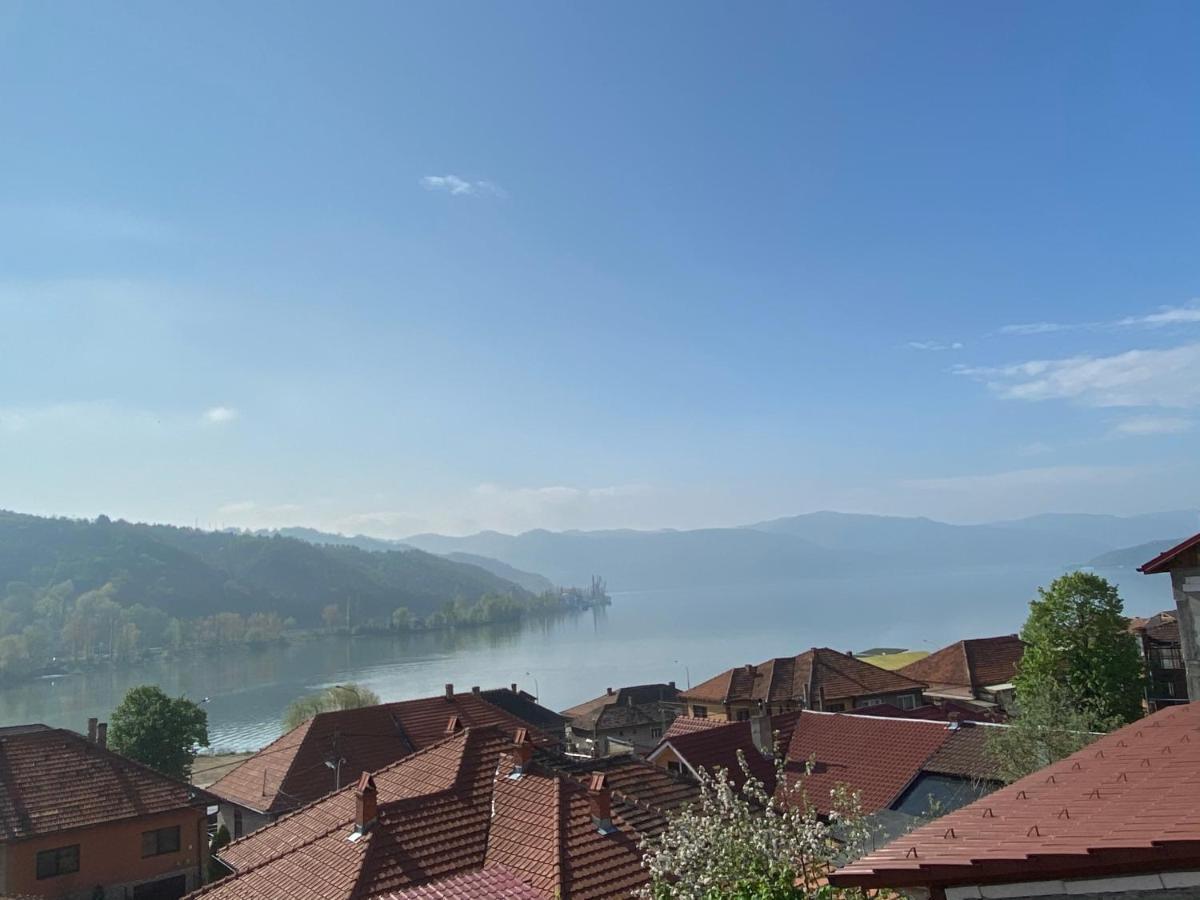 Apartament La Sika Orşova Екстериор снимка