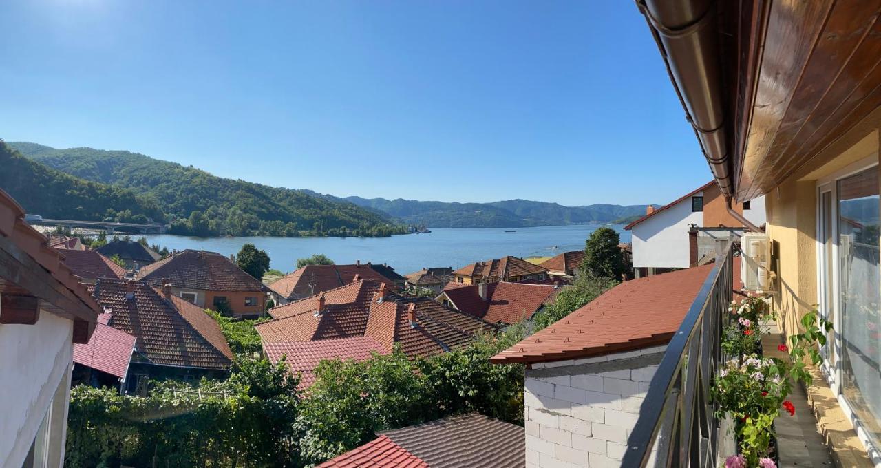 Apartament La Sika Orşova Екстериор снимка