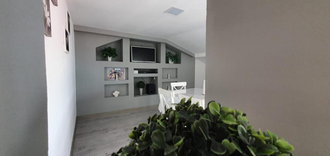 Apartament La Sika Orşova Екстериор снимка