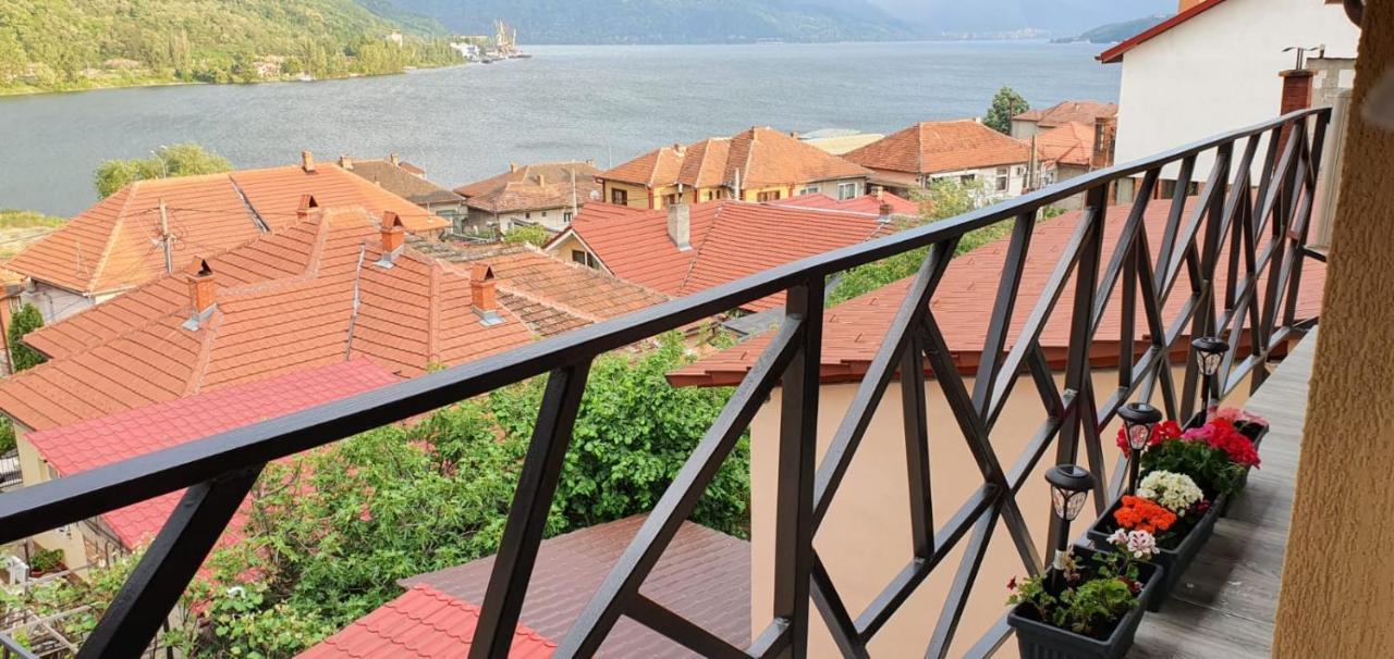 Apartament La Sika Orşova Екстериор снимка