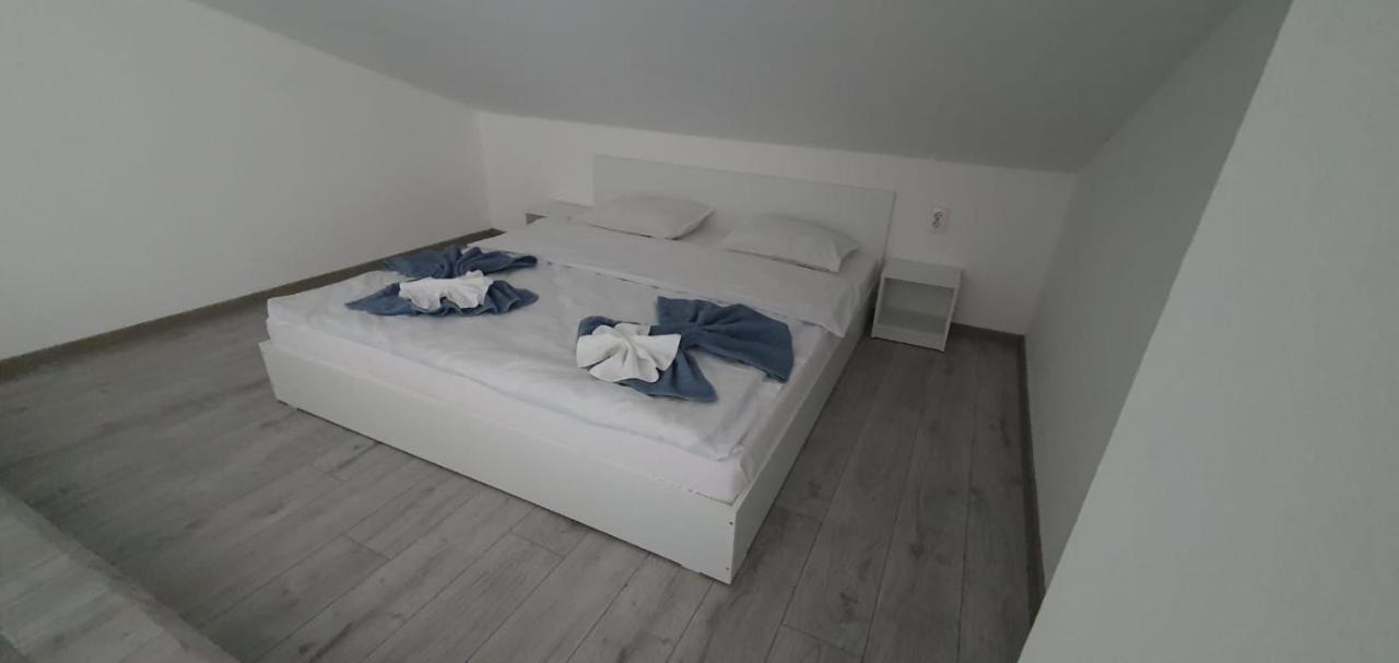 Apartament La Sika Orşova Екстериор снимка