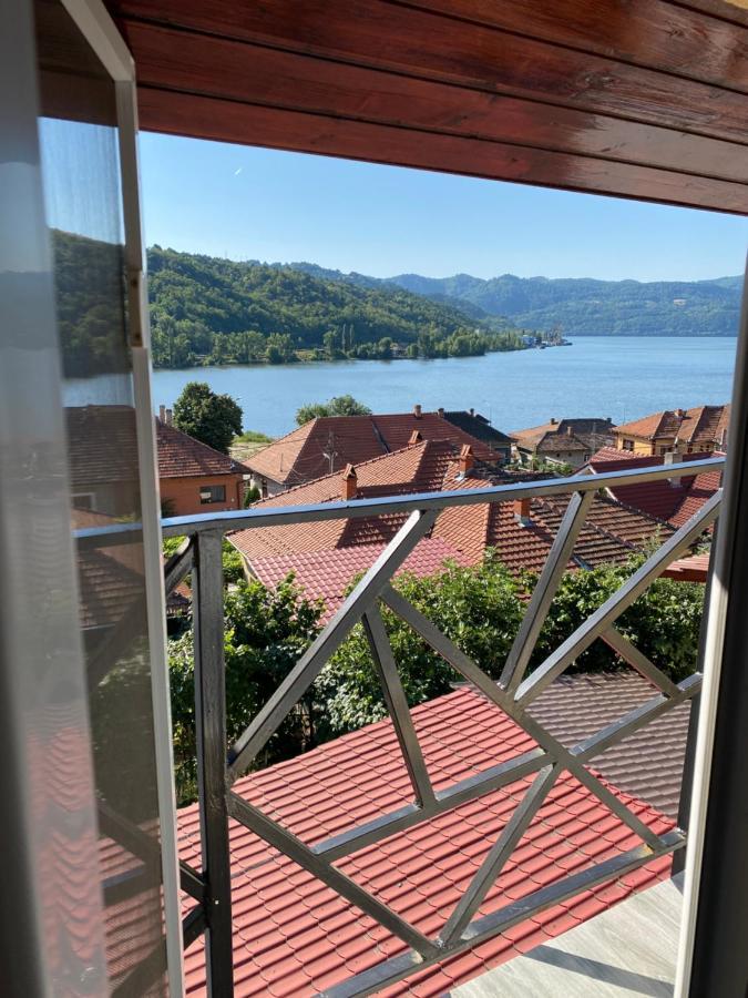 Apartament La Sika Orşova Екстериор снимка