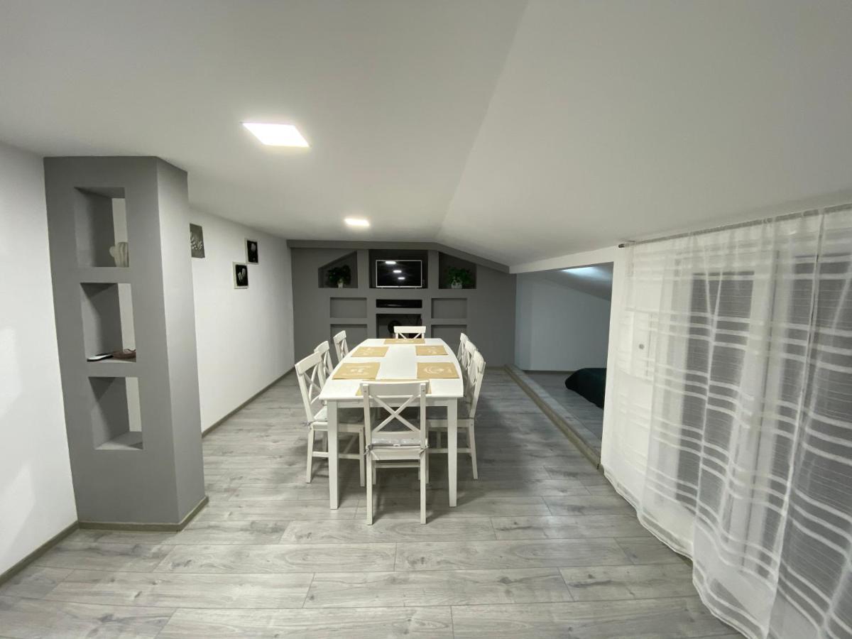 Apartament La Sika Orşova Екстериор снимка
